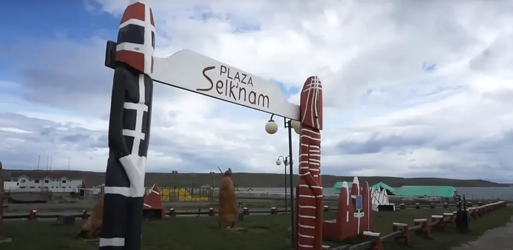 La plaza Selknam