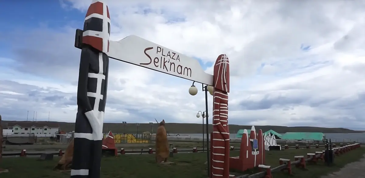 La plaza Selknam La plaza Selknam