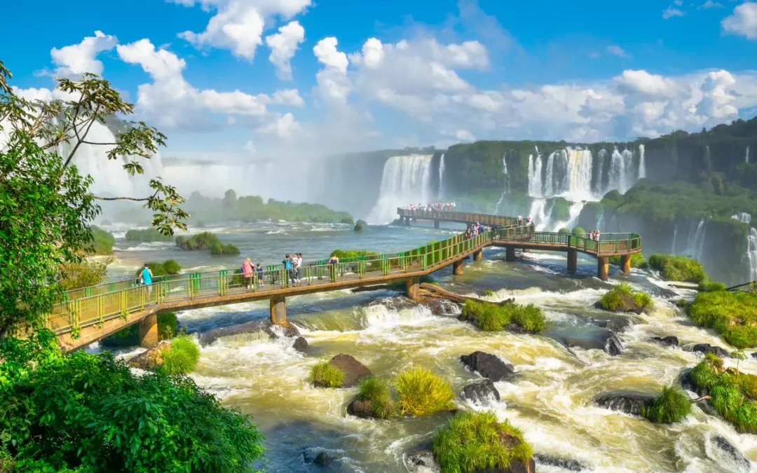 Les chutes d’Iguaçu, côté Brésil : un ballet d’eau et de jungleLes chutes d’IguaçuLes chutes d’Iguaçu, côté Brésil : un ballet d’eau et de jungle