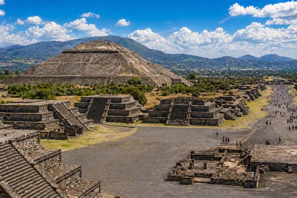 Pyramide du Soleil Teotihuacán temple aztèque Mexique